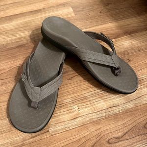 Vionic Sandals Gray Size 9